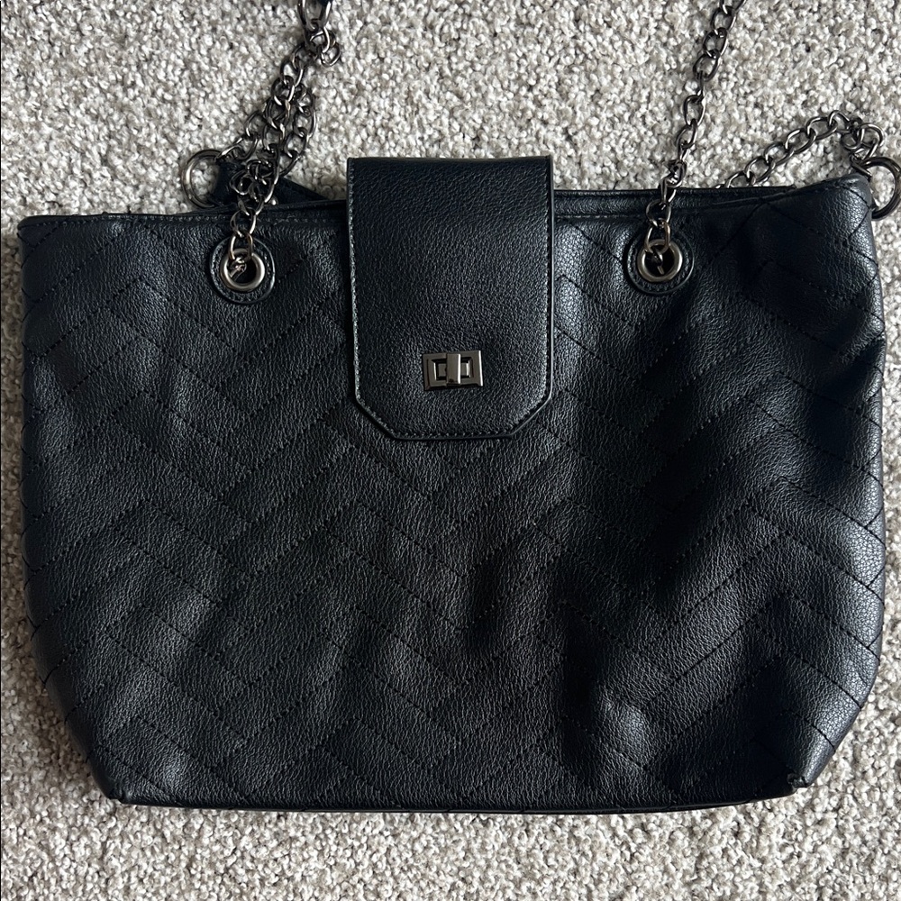 Elegant Black Quilted Women's Bag